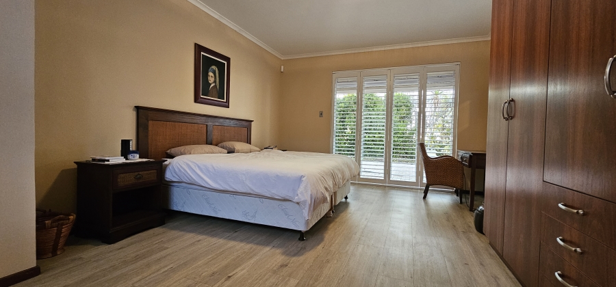 5 Bedroom Property for Sale in Middedorp Western Cape